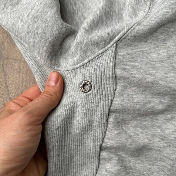 Nike Jacket Hoodie Women's Medium Gray Sneakers Athletic Training Fitness 5823 - Picture 10 of 15